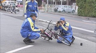 ７カ月の男児死亡、車と衝突し自転車転倒　東京・国分寺