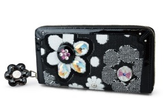 皆さんの財布見せてください。