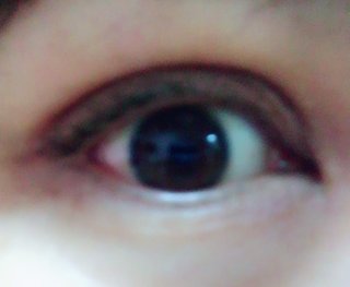 スッピンのおめめ見せてみなさいよ。