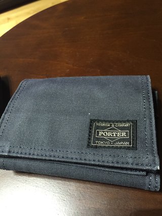 皆さんの財布見せてください。