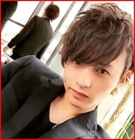 ＜放送事故＞AKBメンバーとキスした男の下半身が勃起している様子が放送され批判殺到！