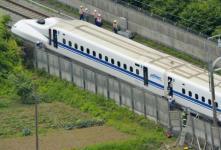 放火から約１年、新幹線の安全は　進む対策、難しい現実 (長文)