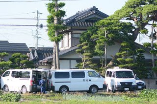 民家で５３歳女性死亡=首から血､殺人で捜査―長野県警