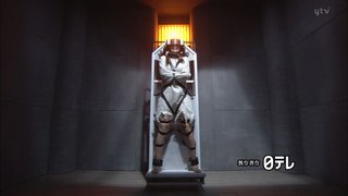 神木隆之介が“驚異のくびれ”佐野ひなことペアルックデート！