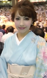 綺麗なんだけどニューハーフみたいなママ