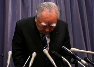 燃費不正問題で「ネット美談」が広がったスズキ、会長は引責　何が起こった？