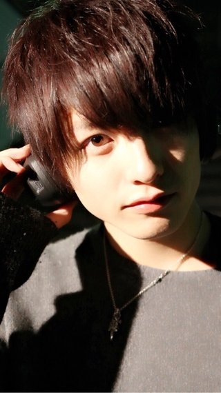 ＜放送事故＞AKBメンバーとキスした男の下半身が勃起している様子が放送され批判殺到！