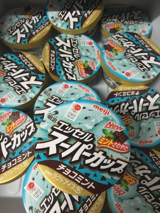 今年もきたぞスーパーカップのチョコミント味