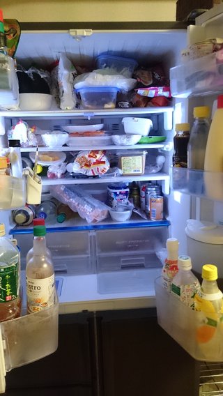 皆の家の冷蔵庫の中やキッチンを見せて