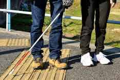 わかってほしい！ 白杖で音を立てる理由　増える歩きスマホ、視覚障害者は…