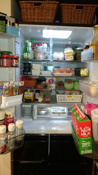 皆の家の冷蔵庫の中やキッチンを見せて