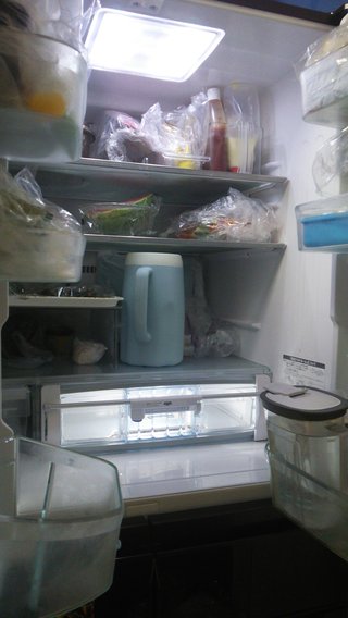 皆の家の冷蔵庫の中やキッチンを見せて