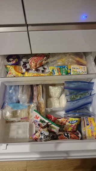 皆の家の冷蔵庫の中やキッチンを見せて