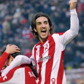 イタリアのサッカー選手が試合中に死去、障害を持つ姉がたったひとり残された