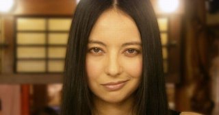 ベッキー“裸一貫”の覚悟  背中ヌード披露