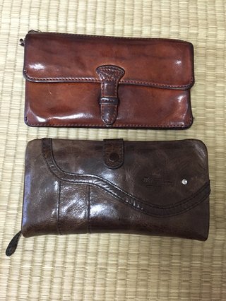 皆さんの財布見せてください。