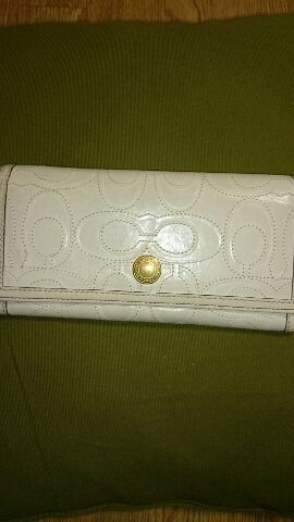 皆さんの財布見せてください。