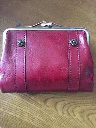 皆さんの財布見せてください。