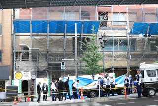 工場現場で鉄パイプ落下、頭に刺さり男性死亡