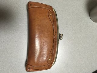 皆さんの財布見せてください。