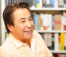 大沢在昌氏   ２丁目のゲイバーで  愛車のベンツぶつける‼