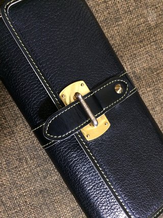 皆さんの財布見せてください。