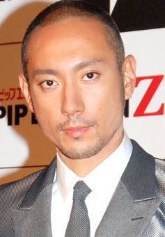 市川海老蔵さんってお目目整形してるよね？