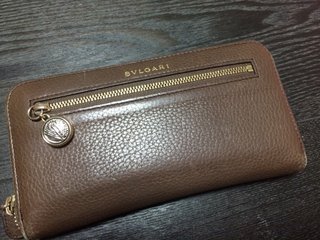 皆さんの財布見せてください。