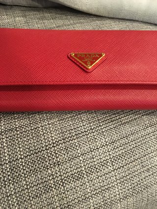 皆さんの財布見せてください。