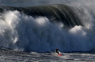 高さ19メートル、観測史上最大の大波を観測 北大西洋で