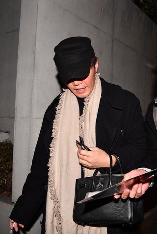 成宮寛貴「コカイン吸引」疑惑の現場写真！－人気俳優のウラの顔