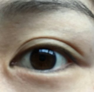 35歳の人。アイメイク