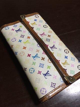 皆さんの財布見せてください。