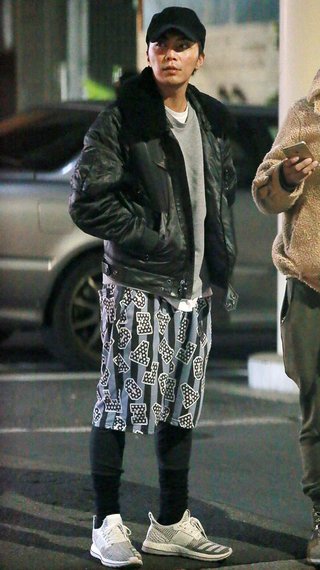 成宮寛貴「コカイン吸引」疑惑の現場写真！－人気俳優のウラの顔