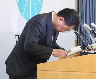 文科省　組織的に天下りあっせんか