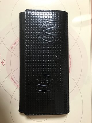 皆さんの財布見せてください。