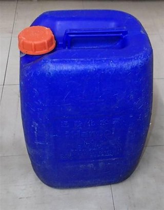 【島根県】海岸にポリタンク２５０個が漂着　ハングルで「過酸化水素」表示