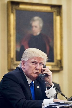 トランプ氏、オーストラリア首相と電話会談、険悪な雰囲気