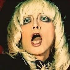 ROLLYさん、人間離れした謎の美しさがあるな。