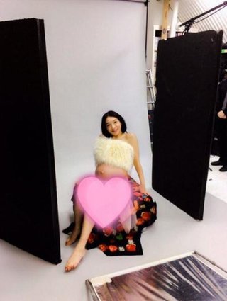 加護亜依　出産間近、臨月の「最後のマタニティーフォト」公開
