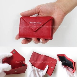 皆さんの財布見せてください。