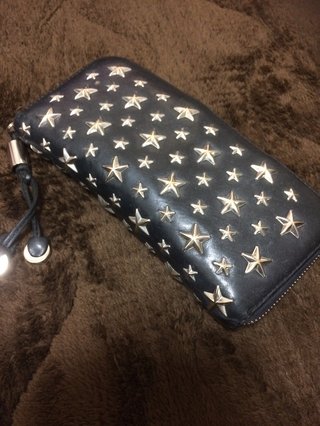 皆さんの財布見せてください。