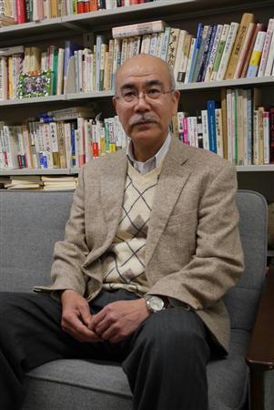 「密着型ブルマー」３０年継続の謎　学校現場とりまく“大人の事情”