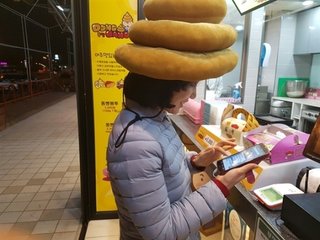 【韓国】公衆トイレの隣に糞パン専門店がオープン（※画像あり）