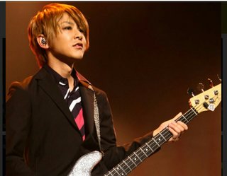 喉仏が出ている素敵な男性芸能人