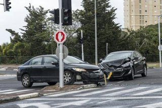 美輪明宏（81）が接触事故　「免許返納すべきでは…」と心配の声も