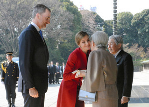 スペイン国王夫妻が来日 皇居で歓迎式典