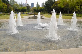 噴水、女児の股間直撃し重傷　水圧の威力、注意を