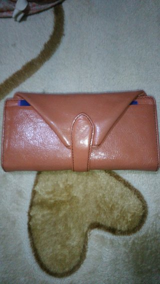 皆さんの財布見せてください。