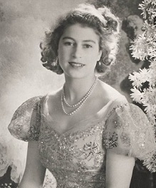 シャーロット王女、2歳にしてまるでおばさん!?同情とショックの声